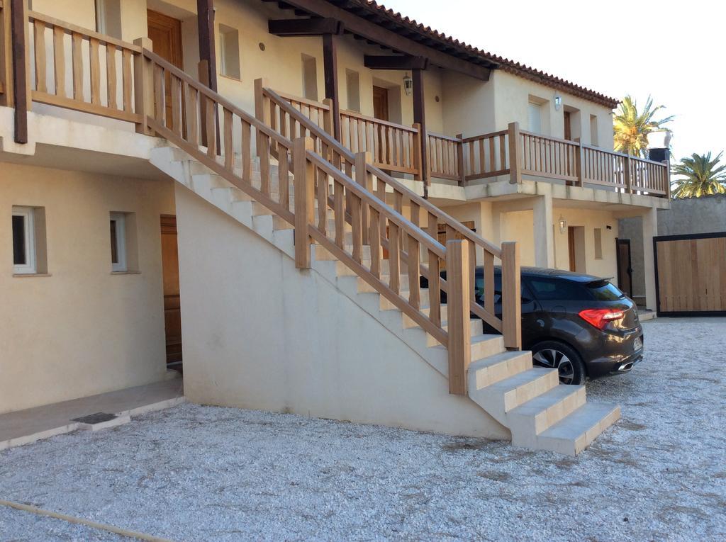 Apartamento Les Pieds Dans L'Eau La Croix-Valmer Exterior foto