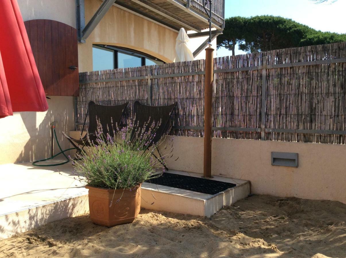 Apartamento Les Pieds Dans L'Eau La Croix-Valmer Exterior foto